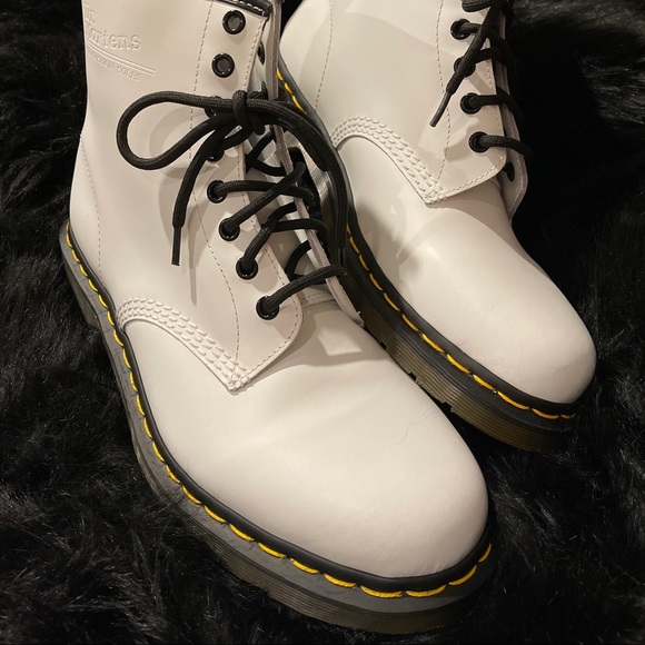 Dr Martens 1460 8 eye white leather s10 NEW IN BOX - Picture 10 of 10